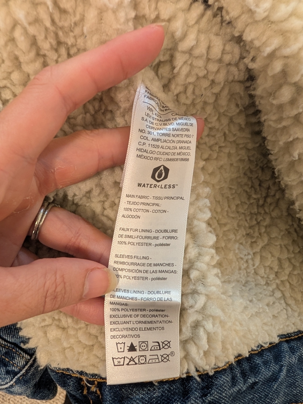Levi's Denim Sherpa-Lined Jacket in Blue Blue Wash Women's Size Small - Picture 10 of 10